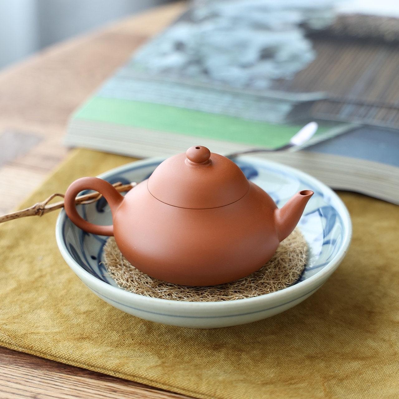 This is a Chaozhou teapot.this is Chaozhou red clay zhuni teapot