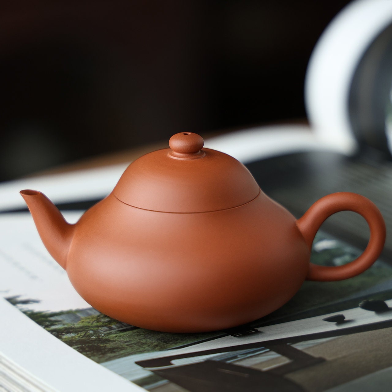 This is a Chaozhou teapot.this is Chaozhou red clay zhuni teapot