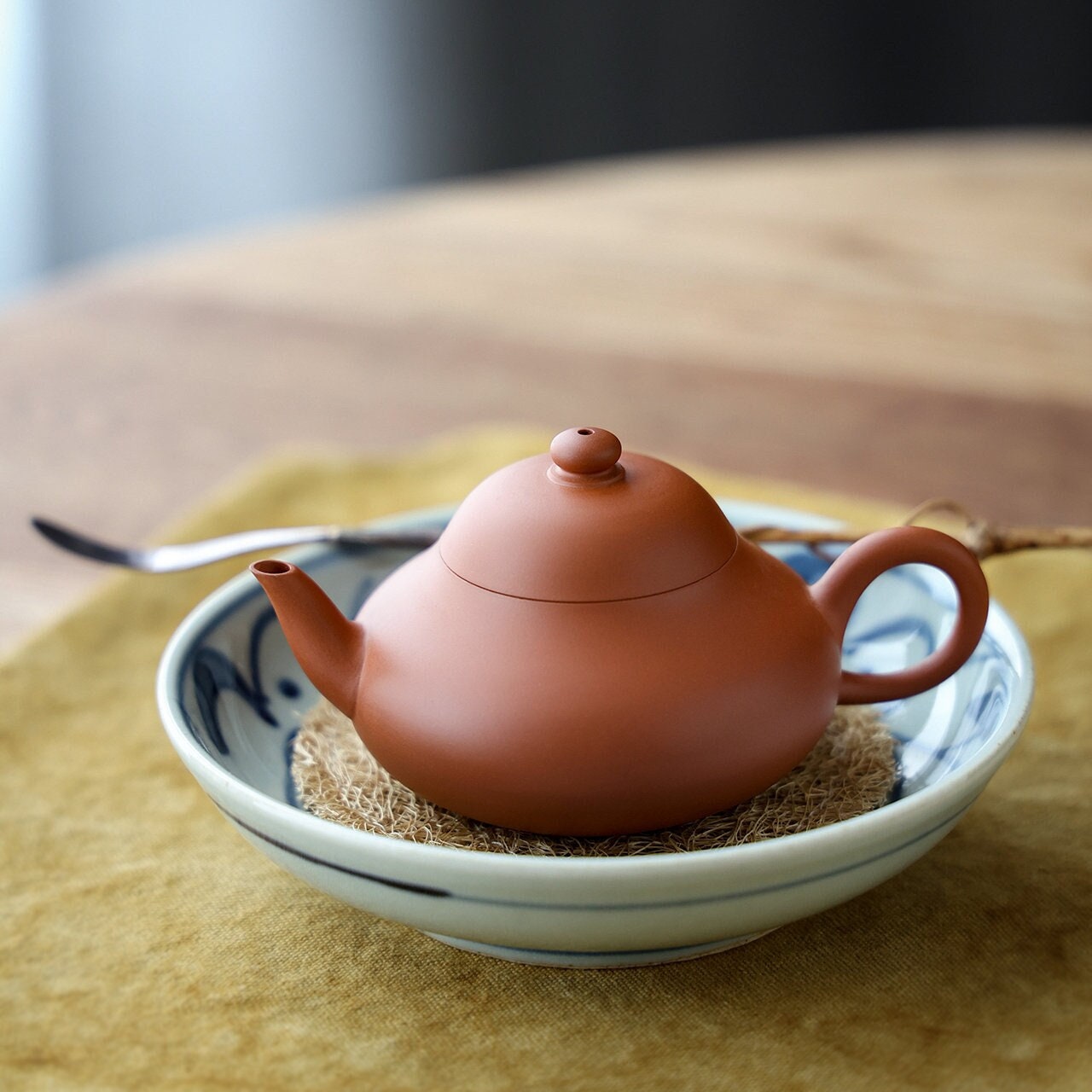 This is a Chaozhou teapot.this is Chaozhou red clay zhuni teapot