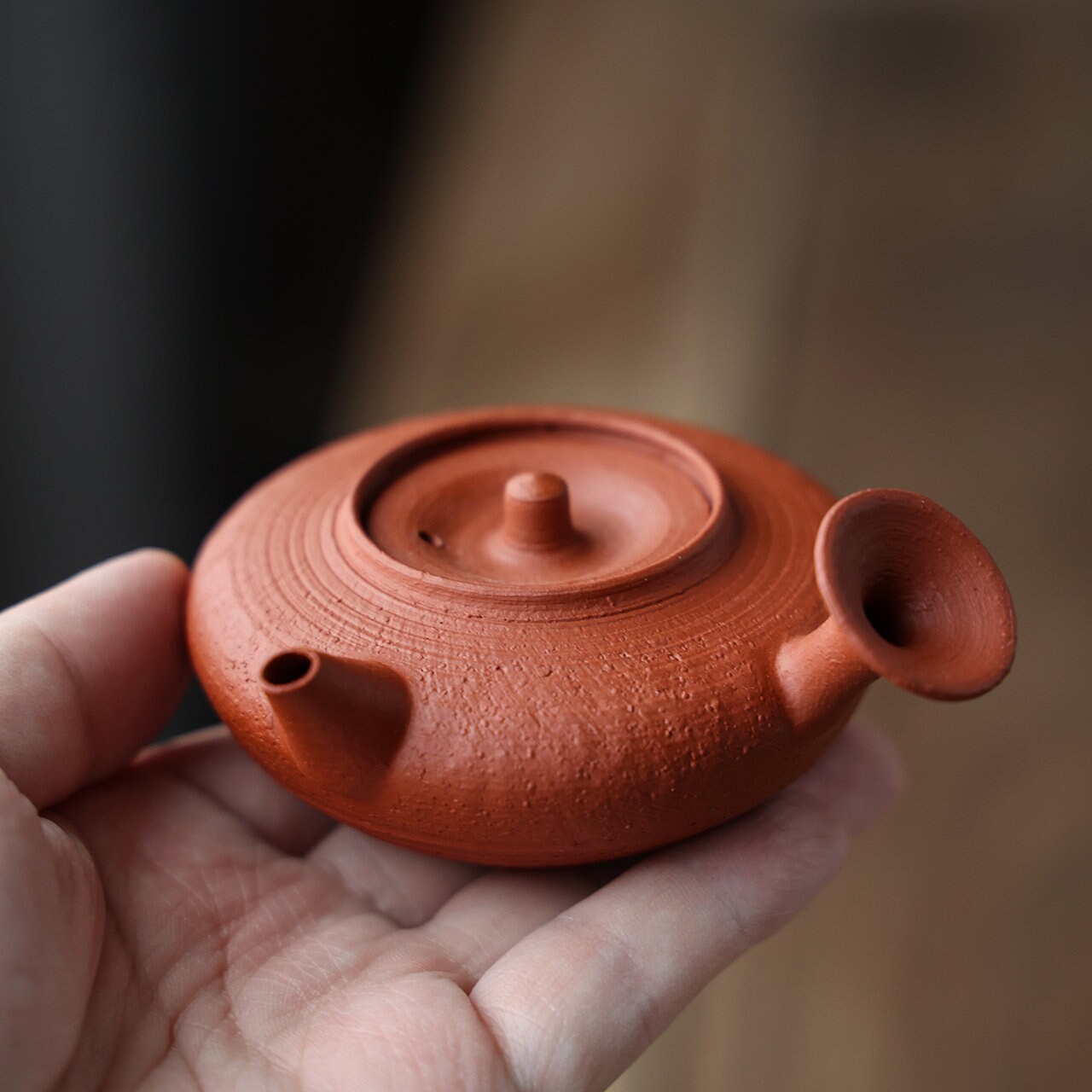 This is a Chaozhou side handle teapot.this is Chaozhou red clay zhuni teapot