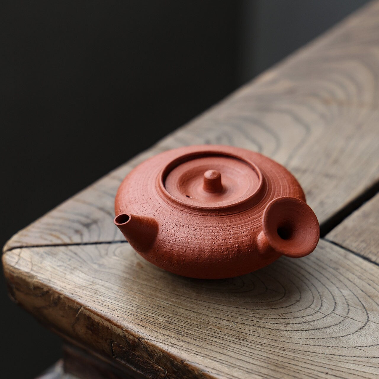 This is a Chaozhou side handle teapot.this is Chaozhou red clay zhuni teapot