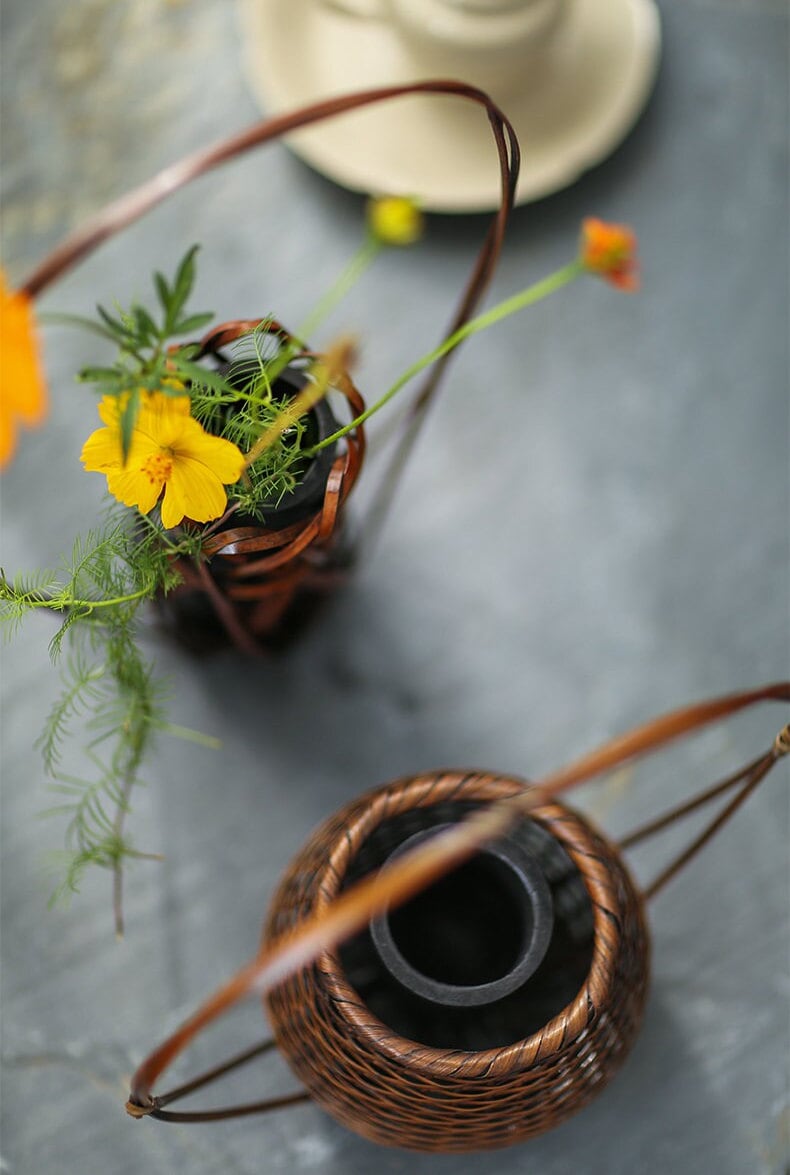 This is a bamboo weaving vase flower arrangement utensil.