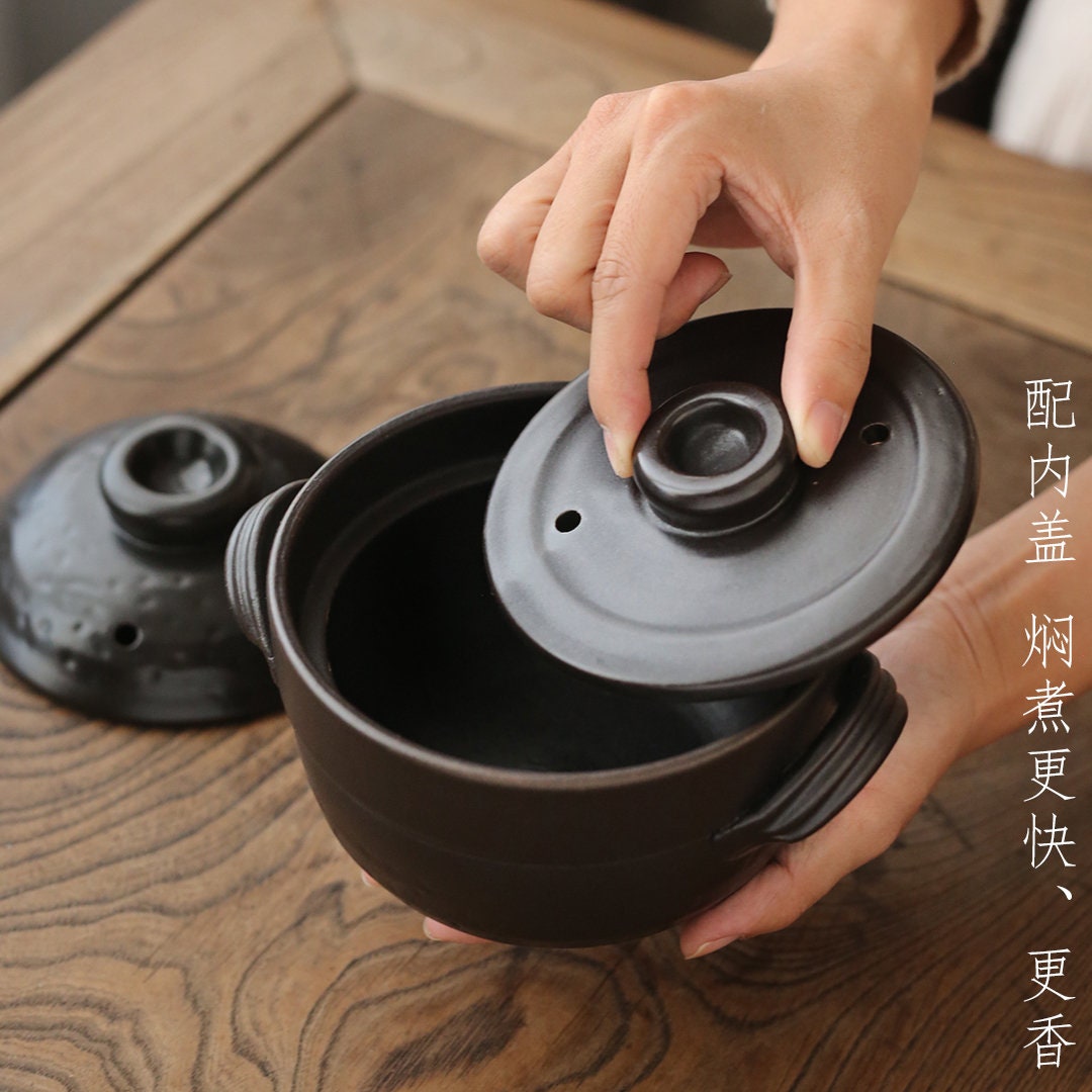 this is a pottery cooking pot