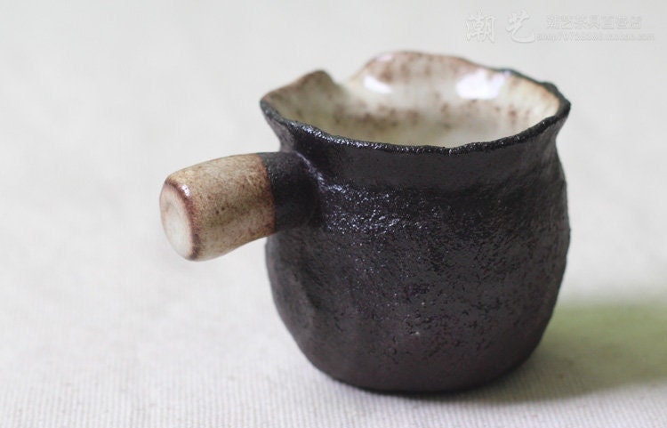 This is a pottery faircup gongdaobei