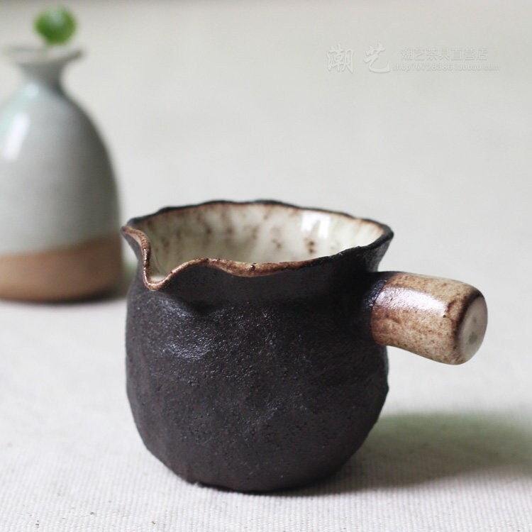 This is a pottery faircup gongdaobei