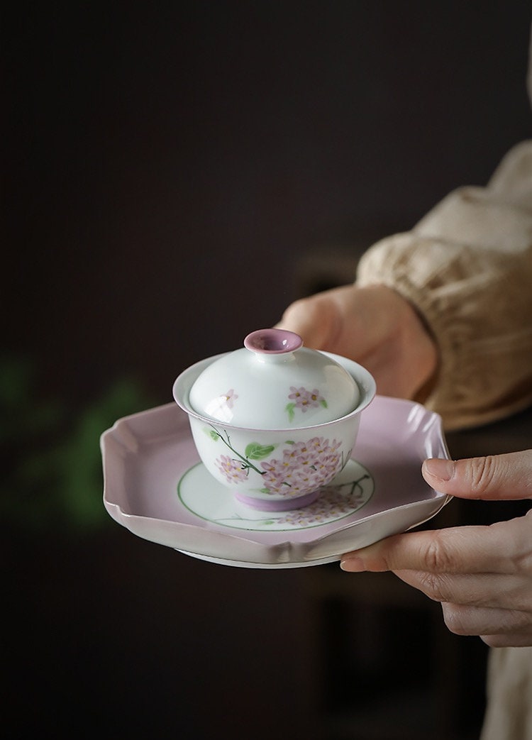 This is a ceramic teapot.this is a ceramic gaiwan