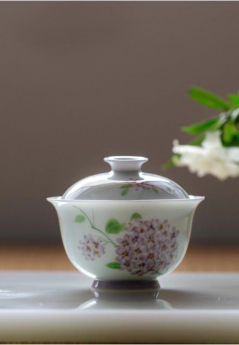 This is a ceramic teapot.this is a ceramic gaiwan