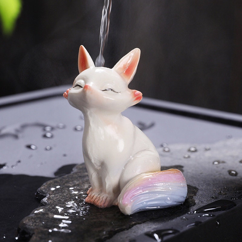 This is a color changing fox teapet.this is a resin teapet