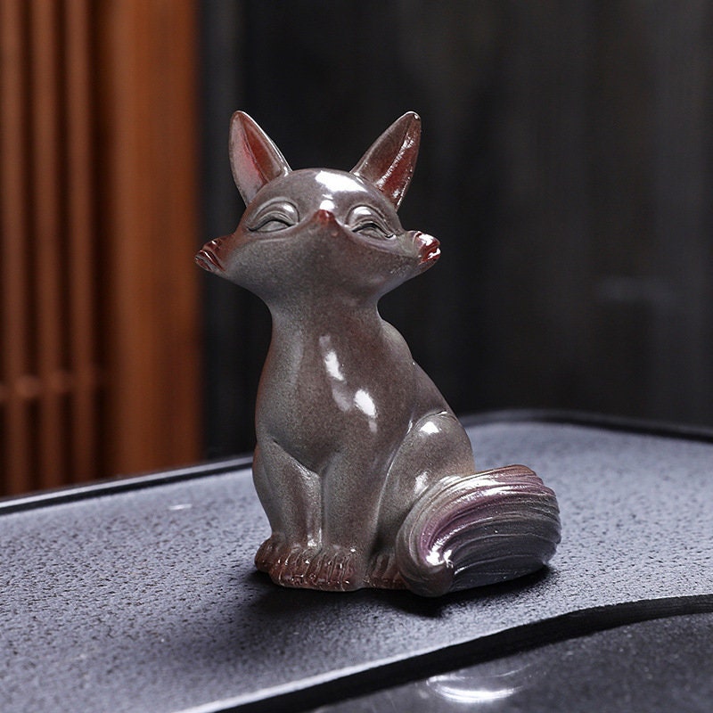 This is a color changing fox teapet.this is a resin teapet