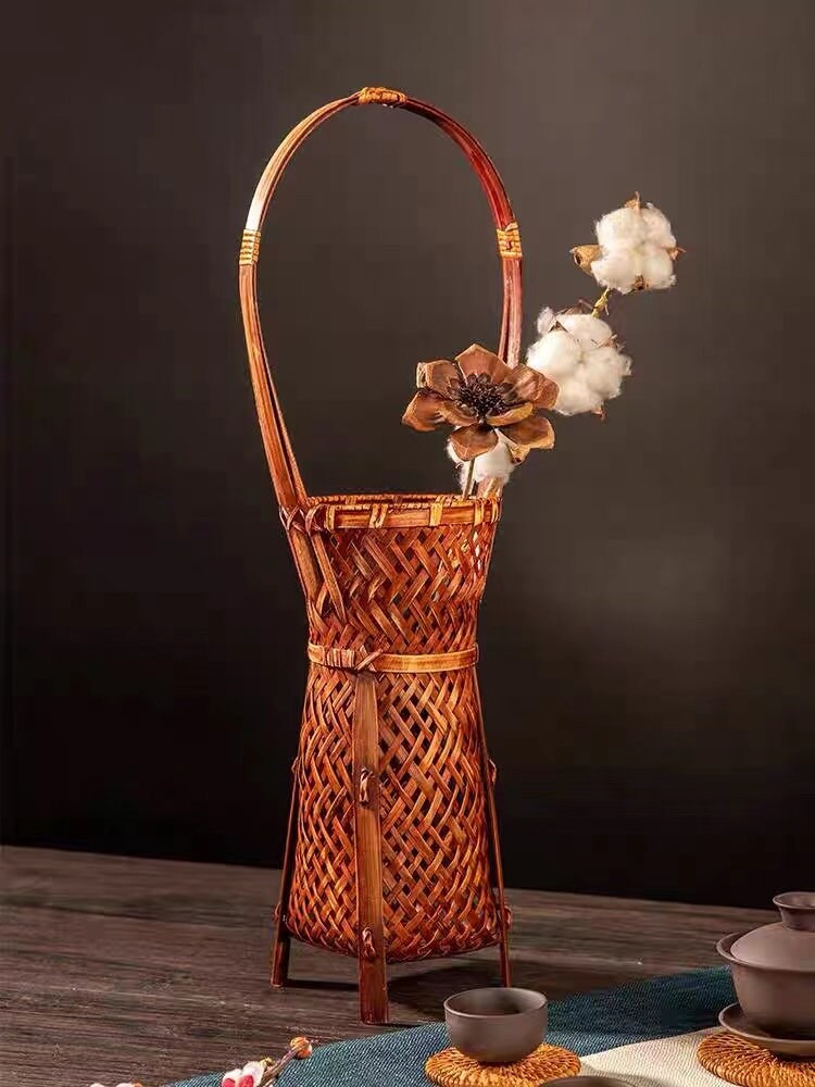 This is a bamboo weaving vase flower arrangement utensil.